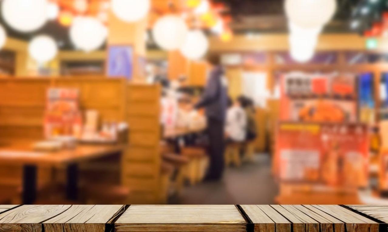 昼は事務、夜は飲み屋。合間にライターで三足のわらじ生活