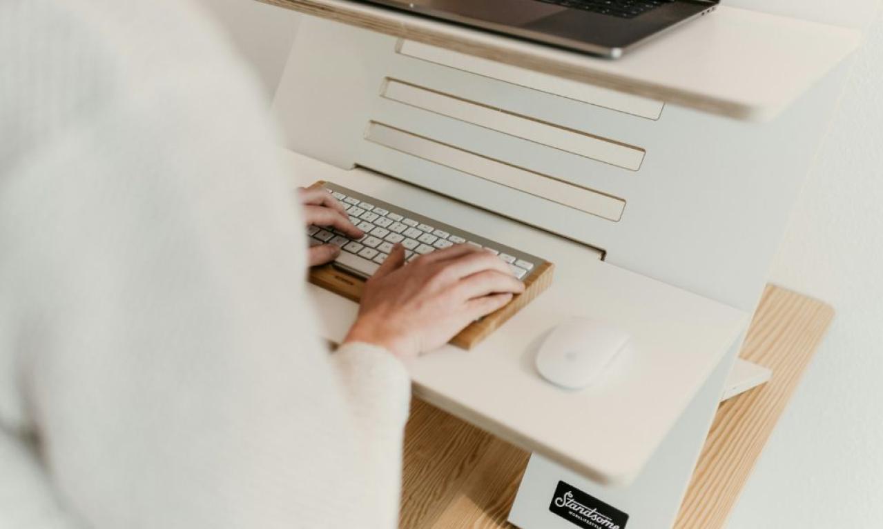 床に座る生活をやめたら、在宅ワークが少し楽になった話